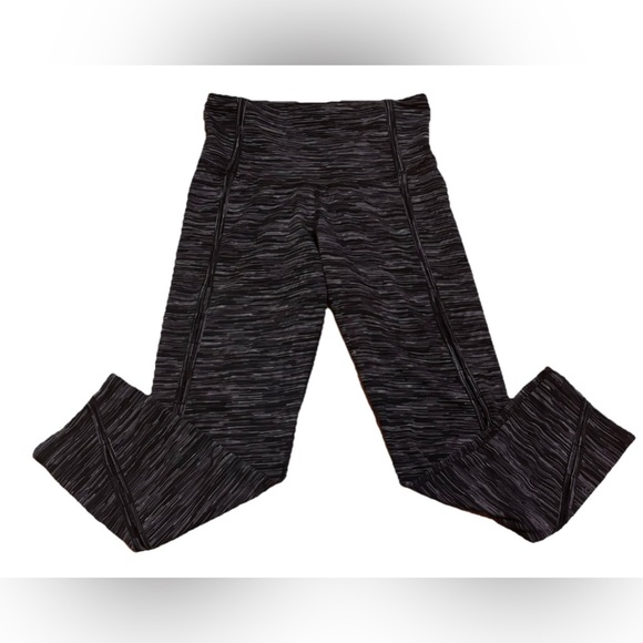 C9 Champion High Rise Everyday 21" Capri Small Ebony Cut Out Leg Design - Picture 1 of 7